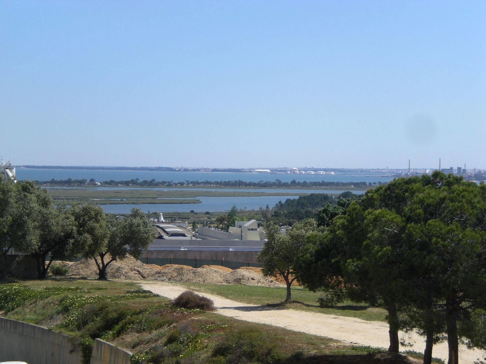 Homestay Marialva Park Seixal  Eksteriør bilde