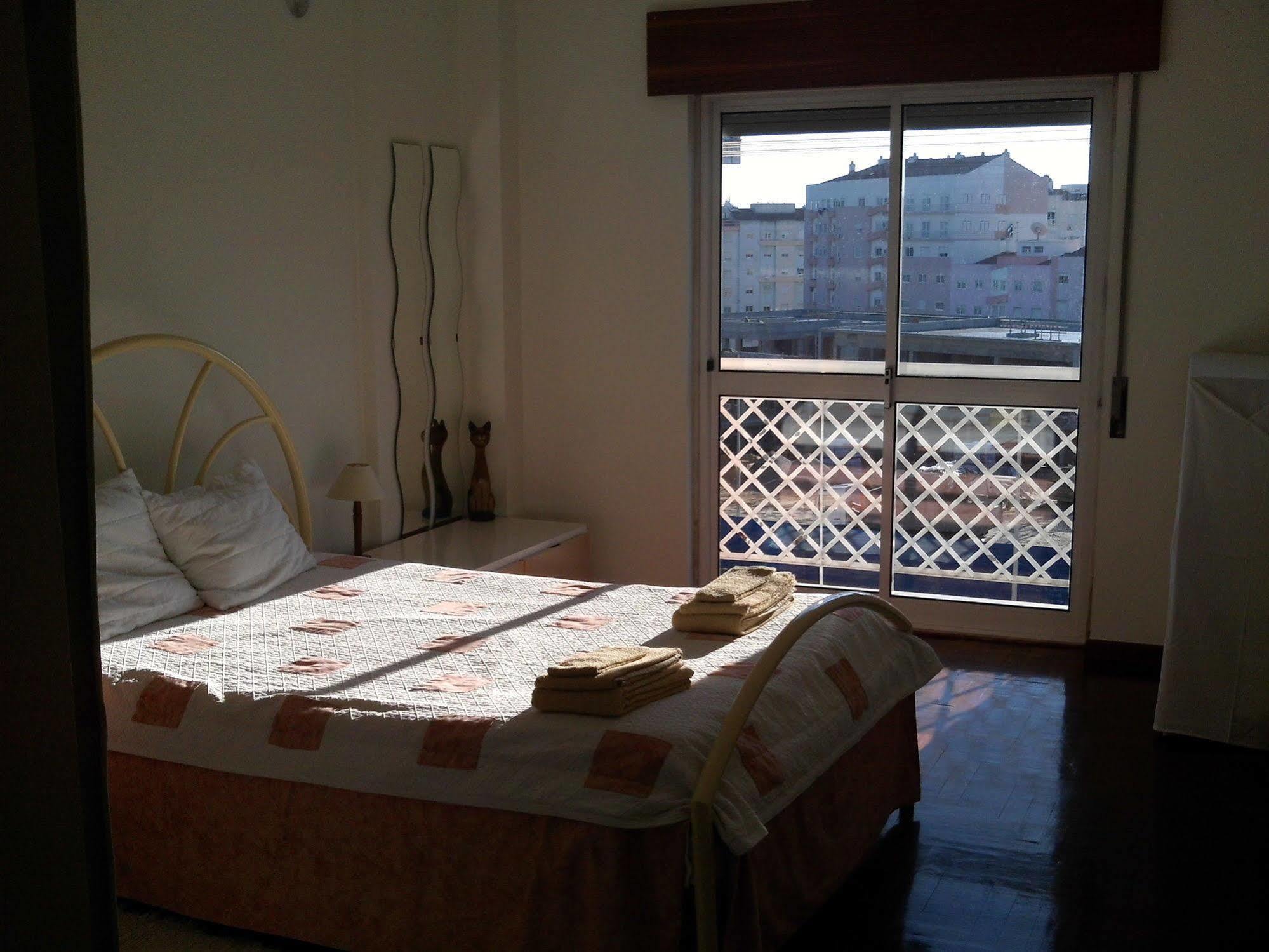 Homestay Marialva Park Seixal  Eksteriør bilde