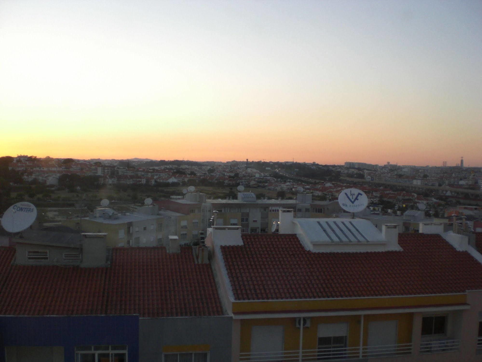 Homestay Marialva Park Seixal  Eksteriør bilde