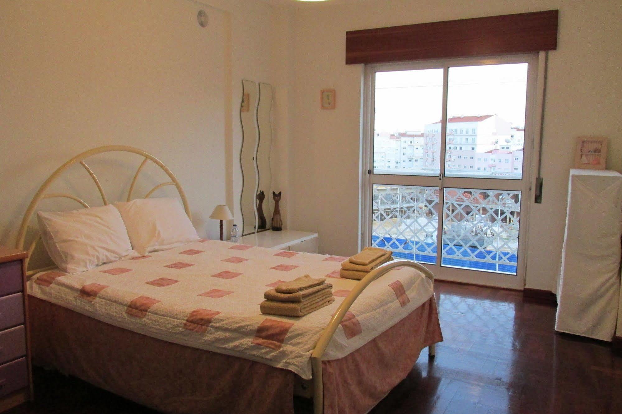 Homestay Marialva Park Seixal  Eksteriør bilde
